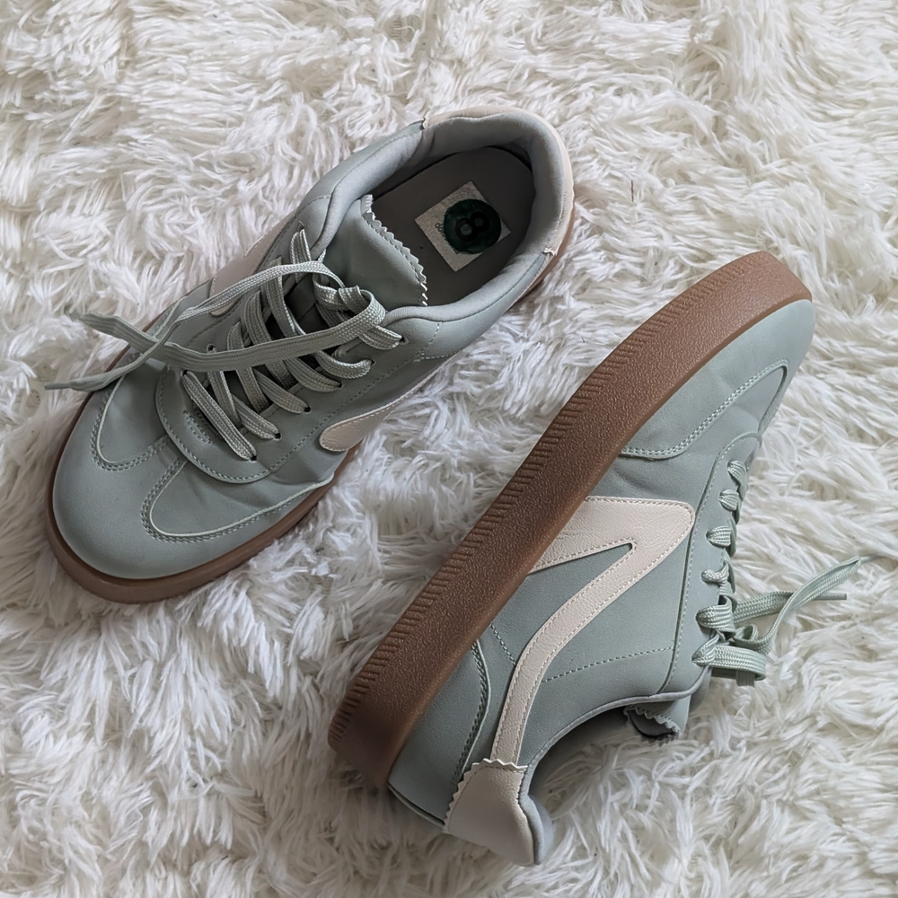Shoes For Women Size 8 Excellent condition